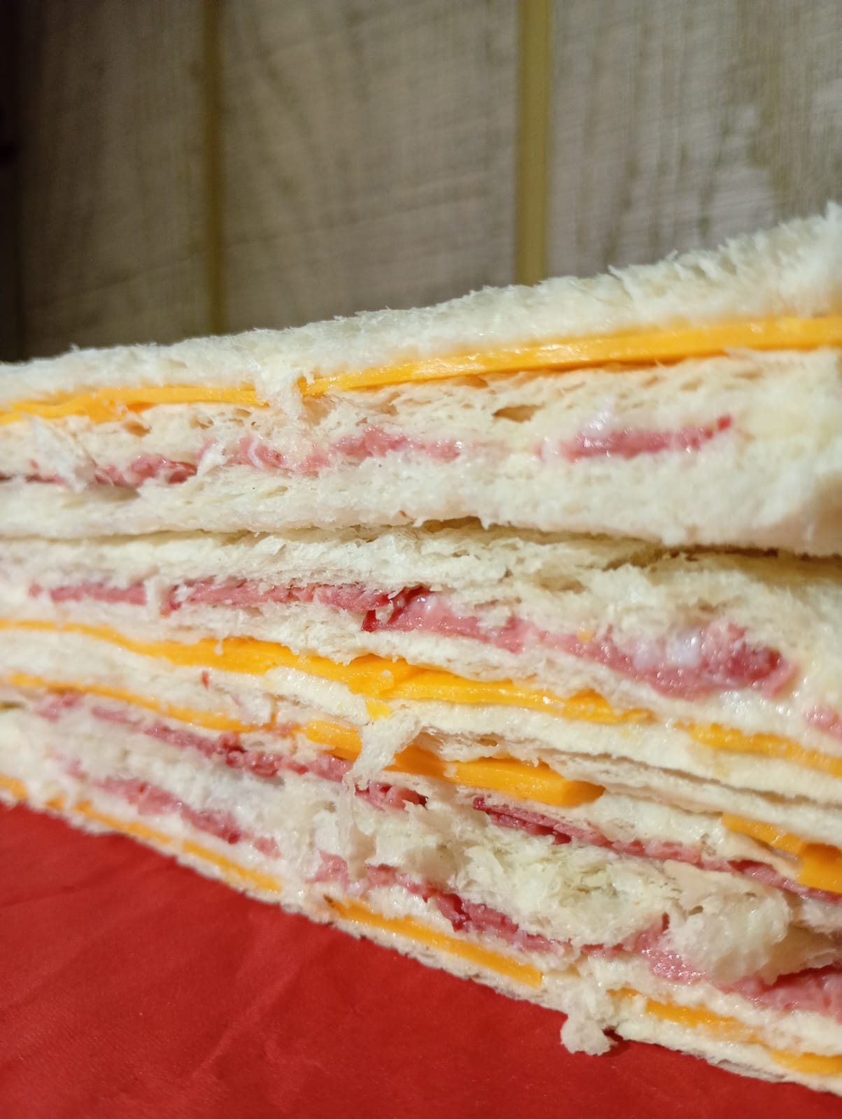 Triples de salame y cheddar